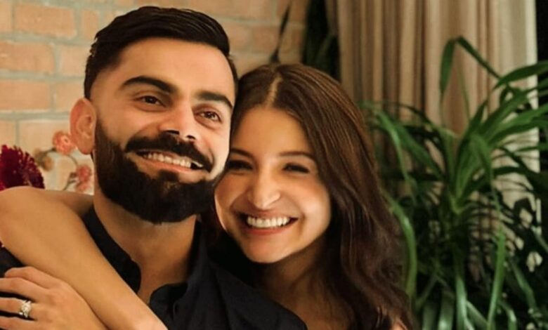 पूर्व कप्तान विराट कोहली (Viral Kohli) और बॉलीवुड अभिनेत्री अनुष्का शर्मा (Anushka Sharma) जल्द ही दूसरी बार माता पिता बनने की तैयारी में है।